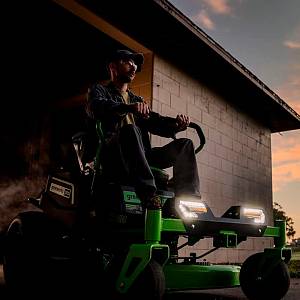 GREENWORKS Райдер садовый аккумуляторный с нулевым радиусом разворота GC82ZT107, 82V, без АКБ и ЗУ (7404107)